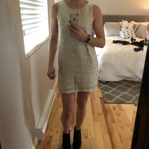 ✨Gold sequin shift dress ✨
